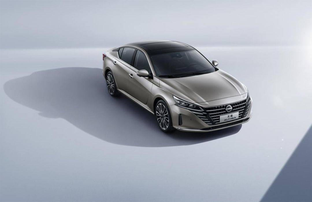 20萬級合資B級車誰更強?看全新天籟和第九代凱美瑞針尖對麥芒