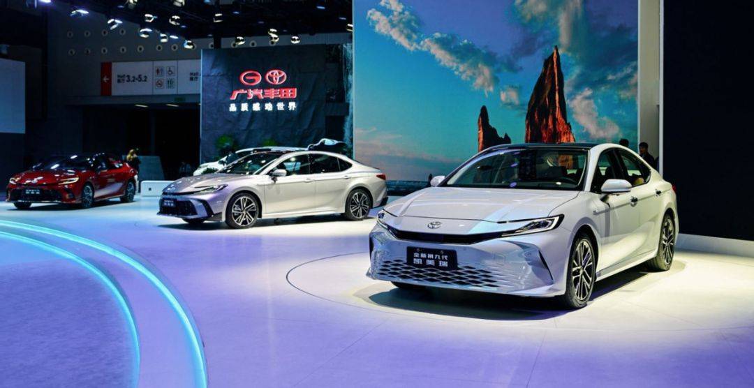 20萬級合資B級車誰更強?看全新天籟和第九代凱美瑞針尖對麥芒