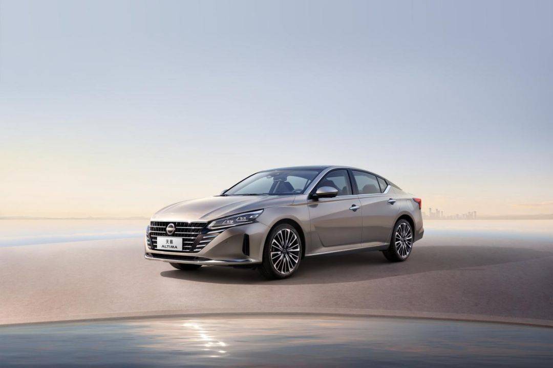 20萬級合資B級車誰更強?看全新天籟和第九代凱美瑞針尖對麥芒