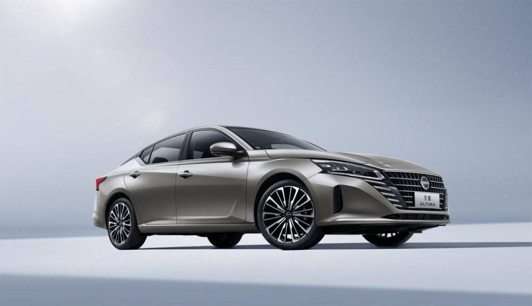 20萬級合資B級車誰更強?看全新天籟和第九代凱美瑞針尖對麥芒