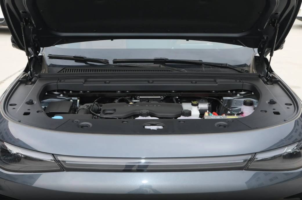 僅13.58萬起,兩套動力可選,還帶8295芯片,零跑C10有多卷?