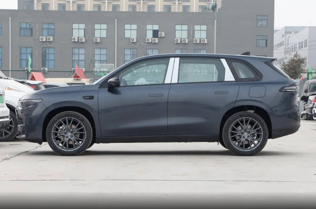 僅13.58萬起,兩套動力可選,還帶8295芯片,零跑C10有多卷?