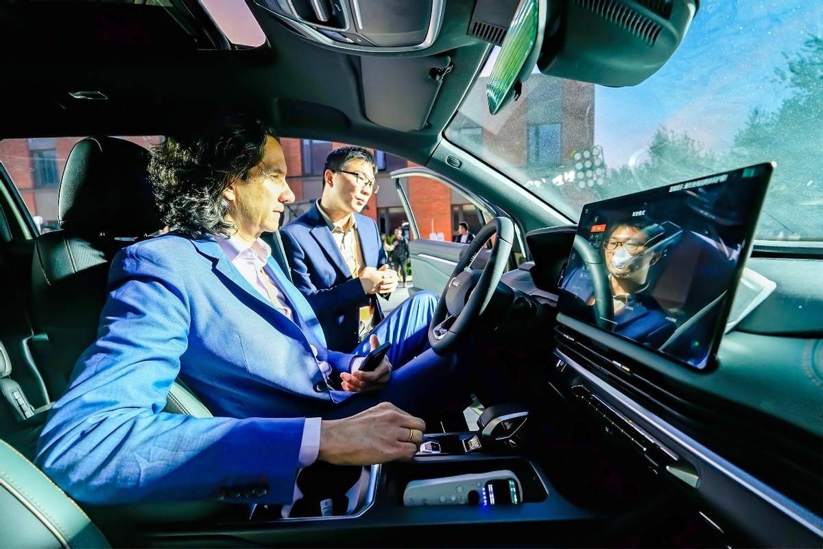 可“水陸山”三棲 四驅(qū)純電皮卡雷達地平線18.18萬元起上市