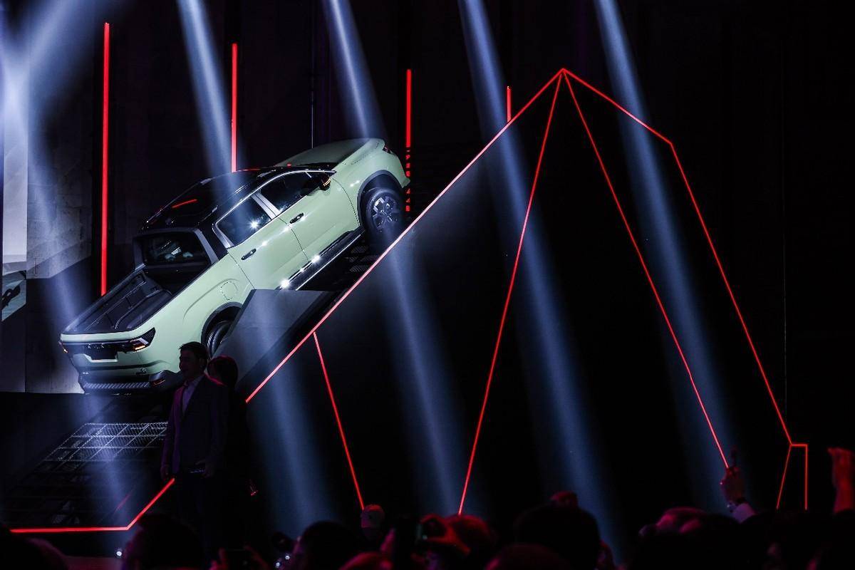 可“水陸山”三棲 四驅(qū)純電皮卡雷達地平線18.18萬元起上市