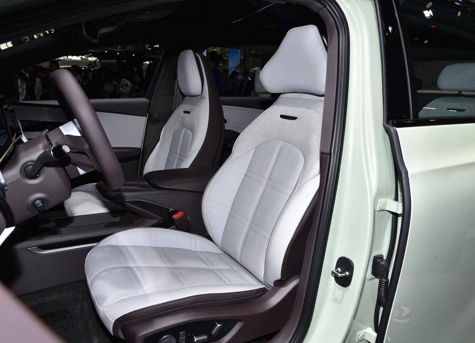 紅旗新能源推出新車,EH7續航可達800km,價格跟小米SU7接近