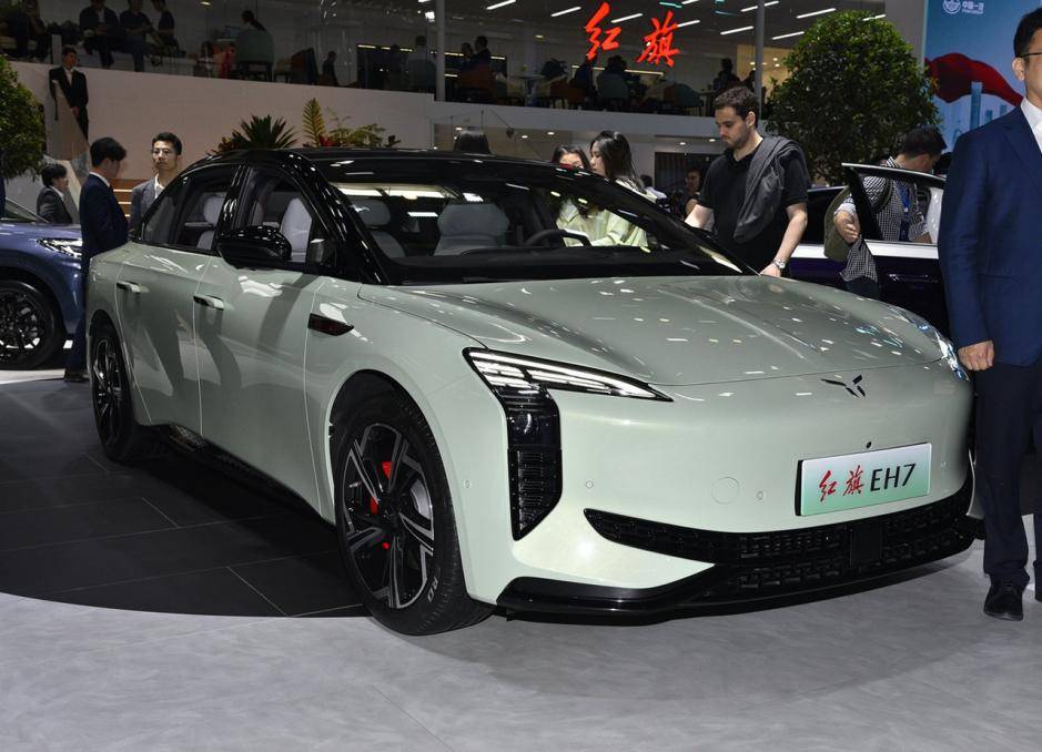 紅旗新能源推出新車,EH7續航可達800km,價格跟小米SU7接近