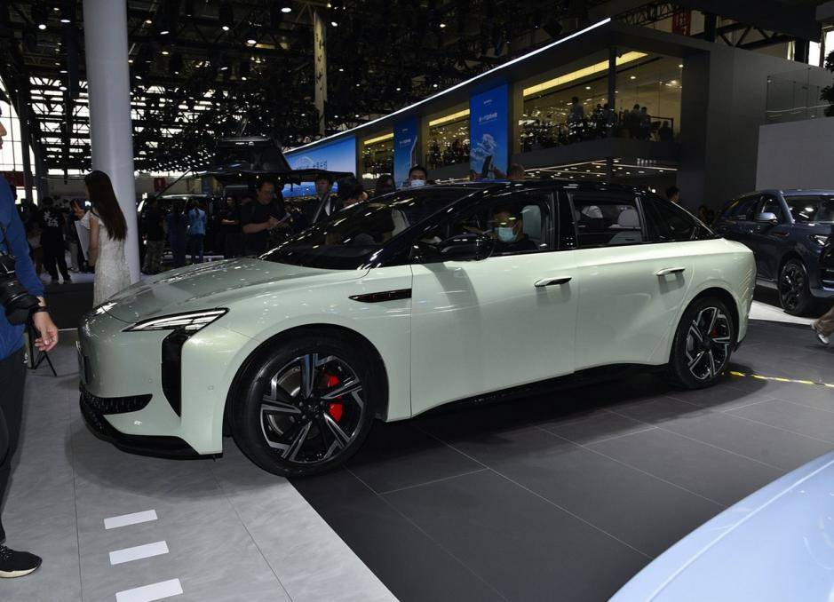 紅旗新能源推出新車,EH7續航可達800km,價格跟小米SU7接近