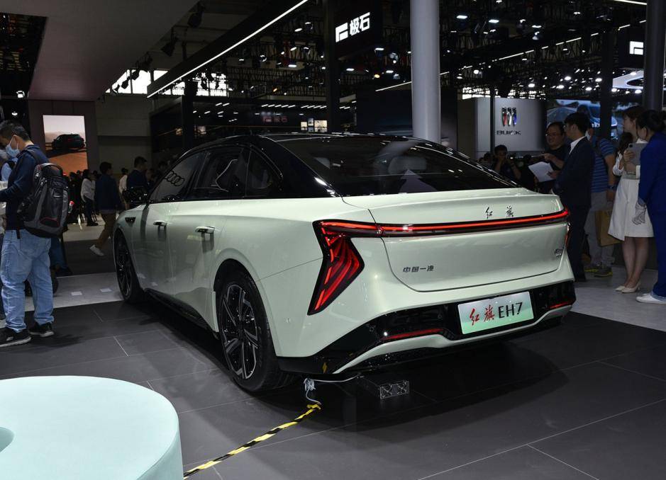紅旗新能源推出新車,EH7續航可達800km,價格跟小米SU7接近