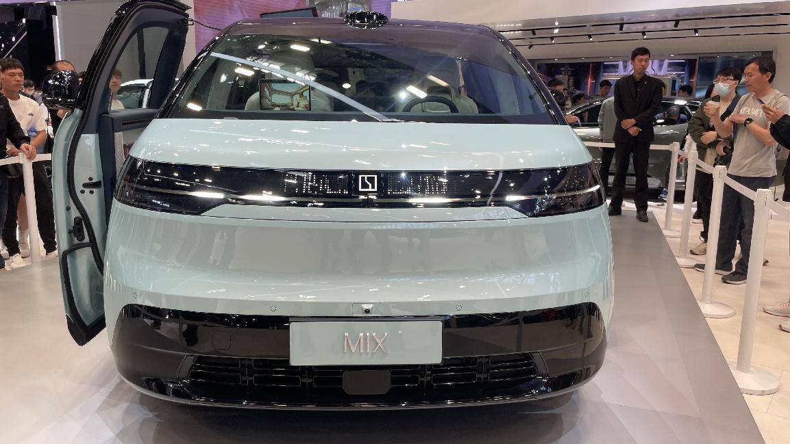 大空間+旋轉座椅,極氪MIX街頭實拍,對開側滑門打造移動客廳