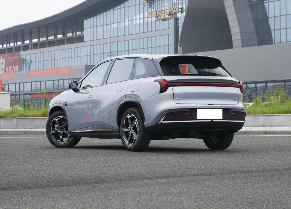 12.99萬元起售,哪吒L首批車主正式交付,綜合續航可達1300公里