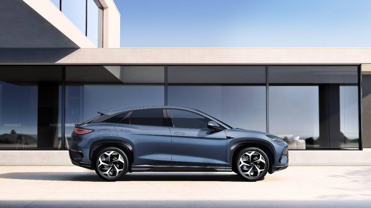 全車配刀片電池+11安全氣囊,比亞迪海獅07 EV,能火嗎?