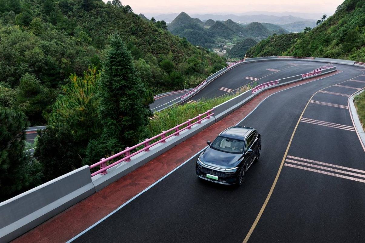 最低到手價(jià)21.38萬(wàn)元 魏牌新摩卡 Hi4 煥新上市