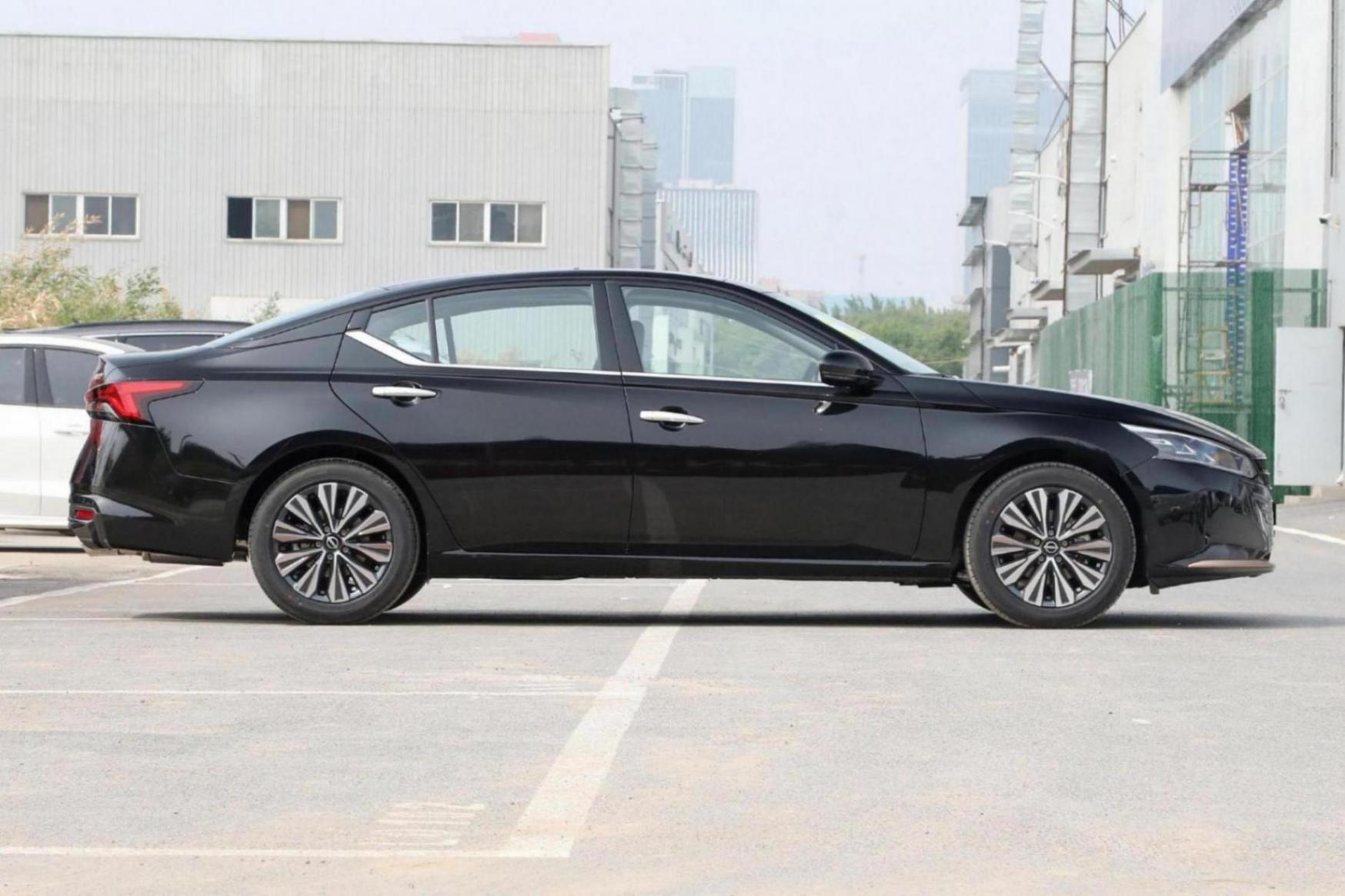 日產天籟20周年黑金版:配專屬黑金裝飾,以舊換新優惠至高7萬元