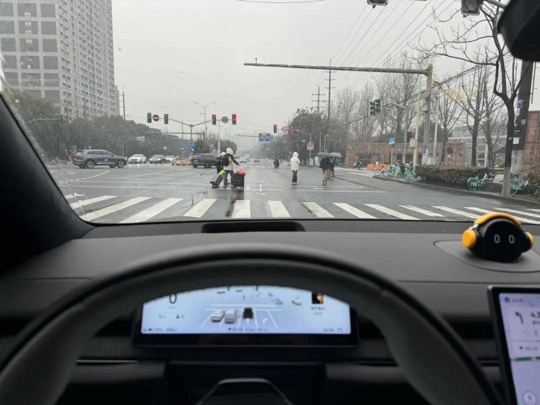 高端純電市場,看似蜜糖,實(shí)則苦飲?