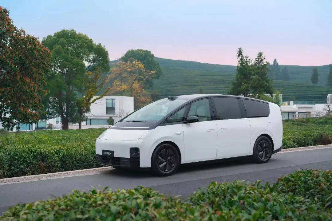 一季度凈利環比大跌90%!理想回防L系列,純電車全推遲至明年發布