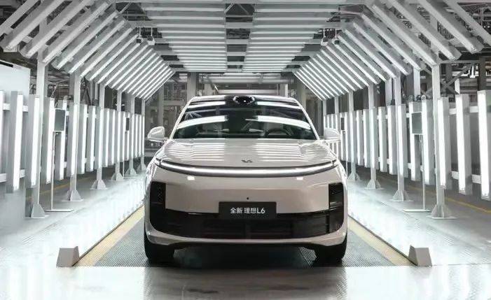 一季度凈利環比大跌90%!理想回防L系列,純電車全推遲至明年發布