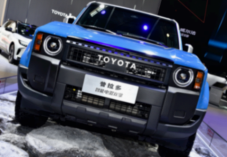 定價是不便宜,但新普拉多2.4T混動,標配四驅帶大梁越野很強