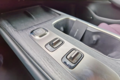 探店:第一批小米車主已在賣車!二手小米SU7比新車貴1萬元?