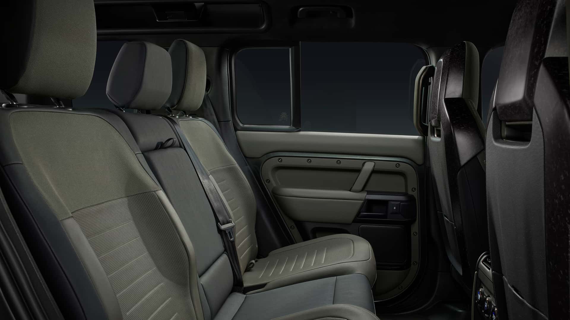 路虎衛士OCTA官圖發布 搭載4.4T V8+48V輕混動力