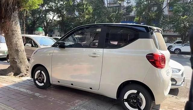 全新五菱宏光MINIEV三門版實車諜照 設計Q萌 顏值提升 配置不低-有駕