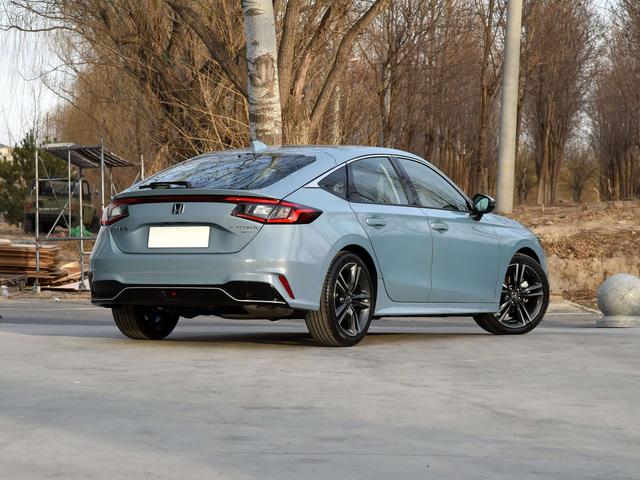 8萬！廣本版“思域”，顏值不輸A4L，誰還買比亞迪秦-有駕