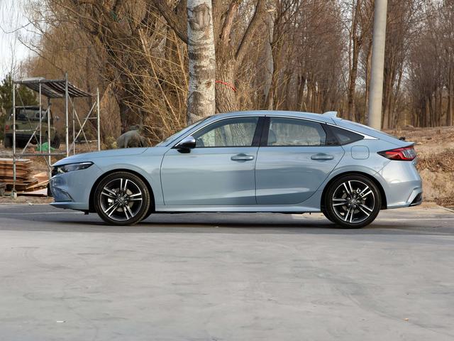 8萬！廣本版“思域”，顏值不輸A4L，誰還買比亞迪秦-有駕