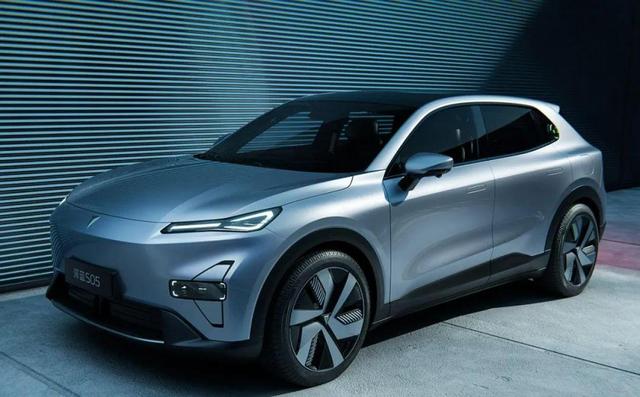 小身材大空間！軸距超漢蘭達，智能駕駛標配，油耗低至5升-有駕