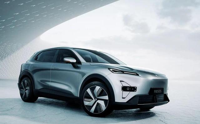 小身材大空間！軸距超漢蘭達，智能駕駛標配，油耗低至5升-有駕