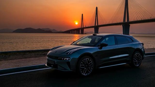 豪華電動(dòng)的安全新標(biāo)桿，極氪001通過(guò)C-EVFI測(cè)評(píng)全滿(mǎn)分-有駕