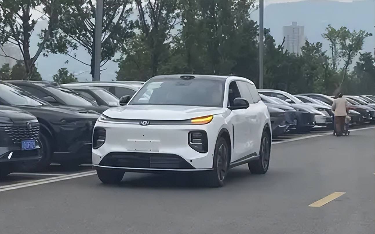 長(zhǎng)安啟源新車定版曝光,尺寸配置升級(jí),油耗不到5,新外觀能接受么