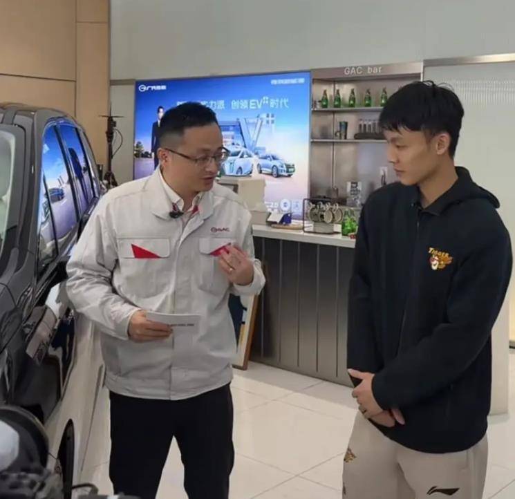 廣東后場核心喜提新車 球迷直言努力就有回報