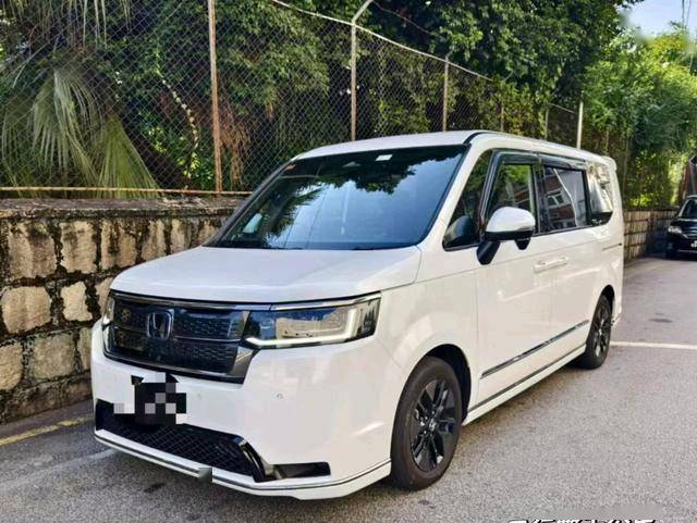 不足13W配1.5T混動引擎,HONDA“小奧德賽”STEPWGN亮相街頭