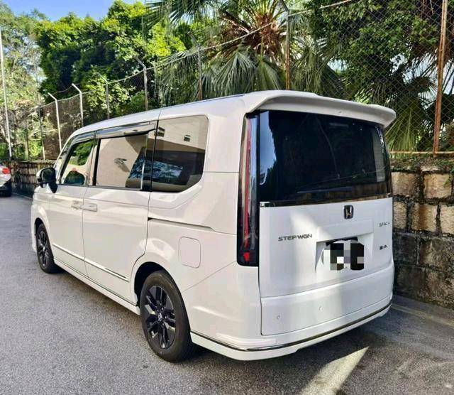 不足13W配1.5T混動引擎,HONDA“小奧德賽”STEPWGN亮相街頭