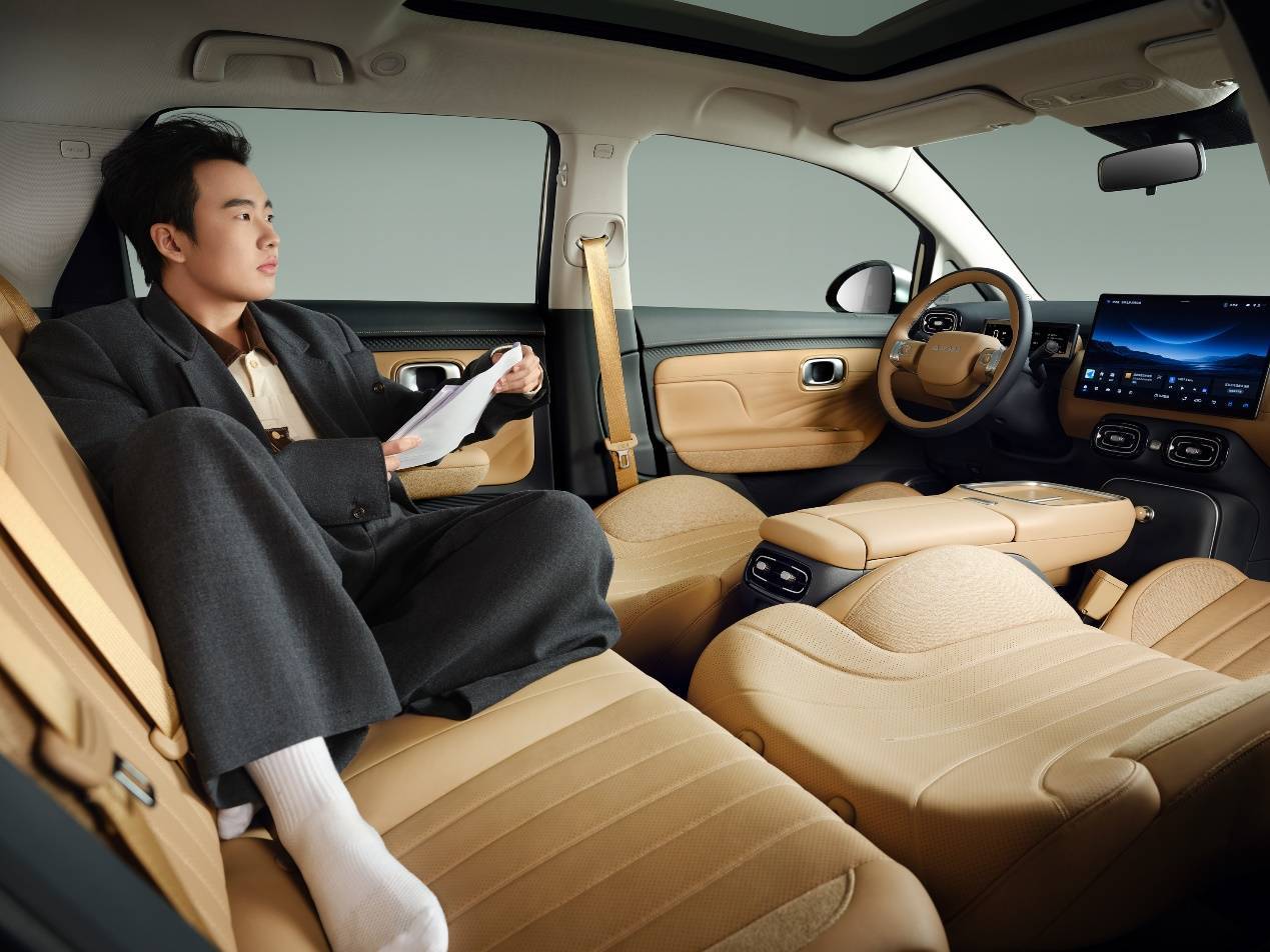 新年第一秀埃安UT開啟預售:比預期低1萬,開啟8萬清場模式