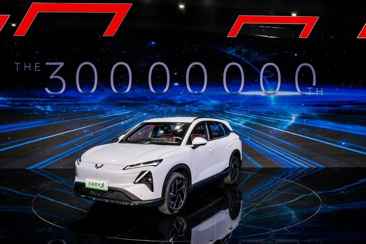 五菱3000萬“鐵粉”:如何用一輛車打動一個時代?