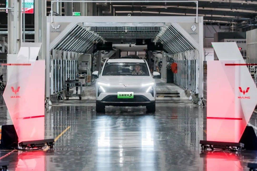 五菱3000萬“鐵粉”:如何用一輛車打動一個時代?