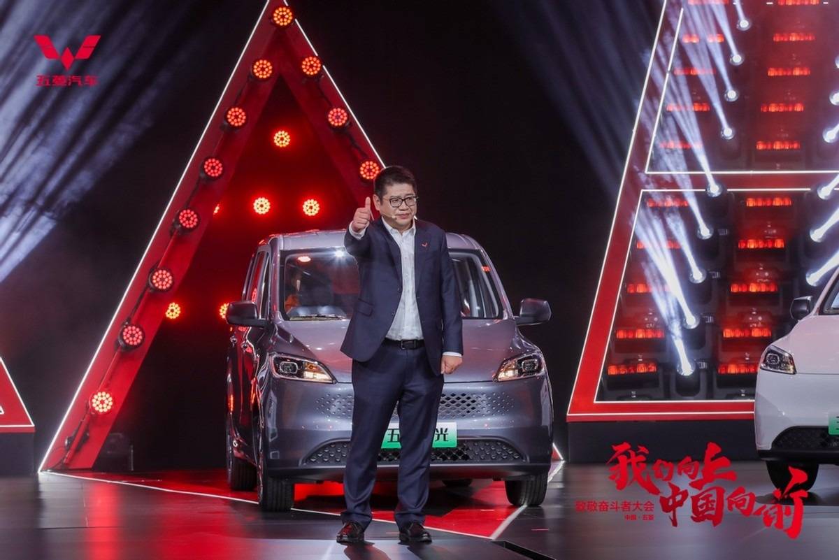 五菱3000萬“鐵粉”:如何用一輛車打動一個時代?