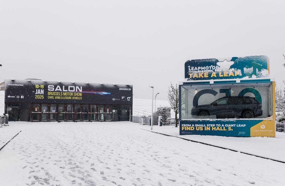 零跑亮相2025布魯塞爾車展:C10增程版正式在歐洲上市