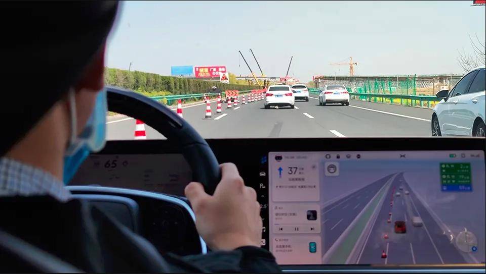 FSD最強版被夸大了?不會避讓電瓶車,來中國還敢用嗎?