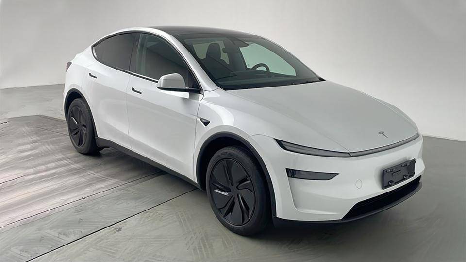 FSD最強版被夸大了?不會避讓電瓶車,來中國還敢用嗎?