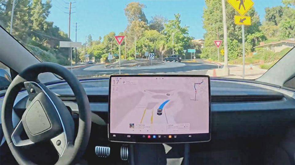 FSD最強版被夸大了?不會避讓電瓶車,來中國還敢用嗎?