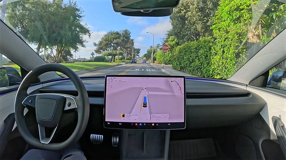 FSD最強版被夸大了?不會避讓電瓶車,來中國還敢用嗎?