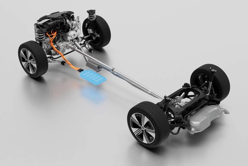 使用混合動力系統 2025款奔馳CLA諜照,動力參數曝光