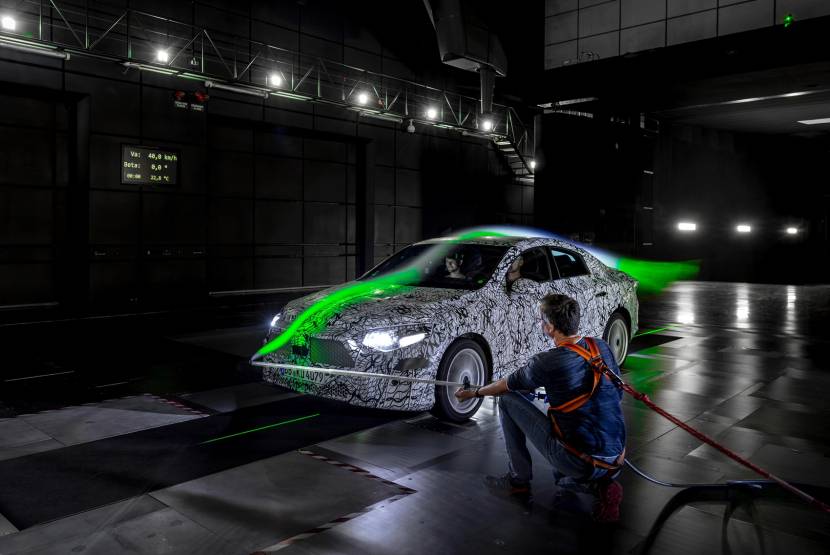 使用混合動力系統 2025款奔馳CLA諜照,動力參數曝光