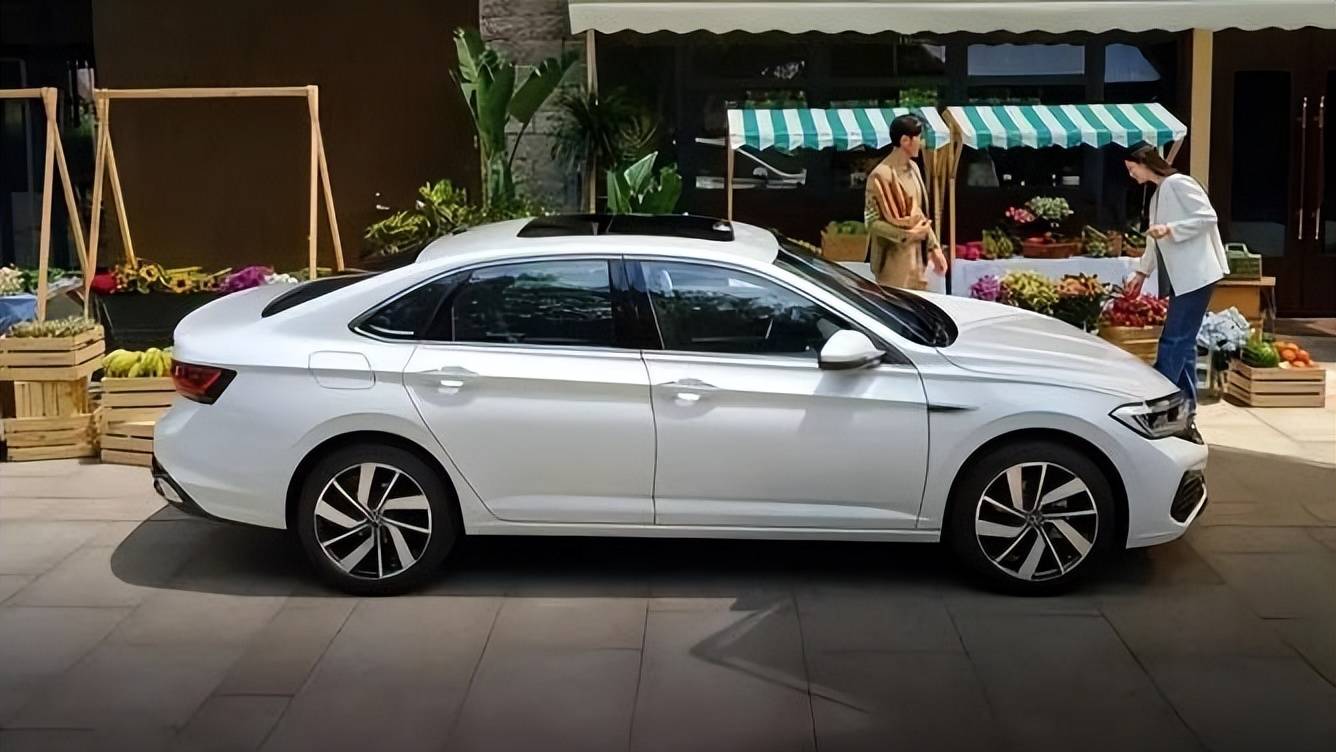 12萬預(yù)算選合資還是國產(chǎn)?大眾速騰對比吉利星瑞