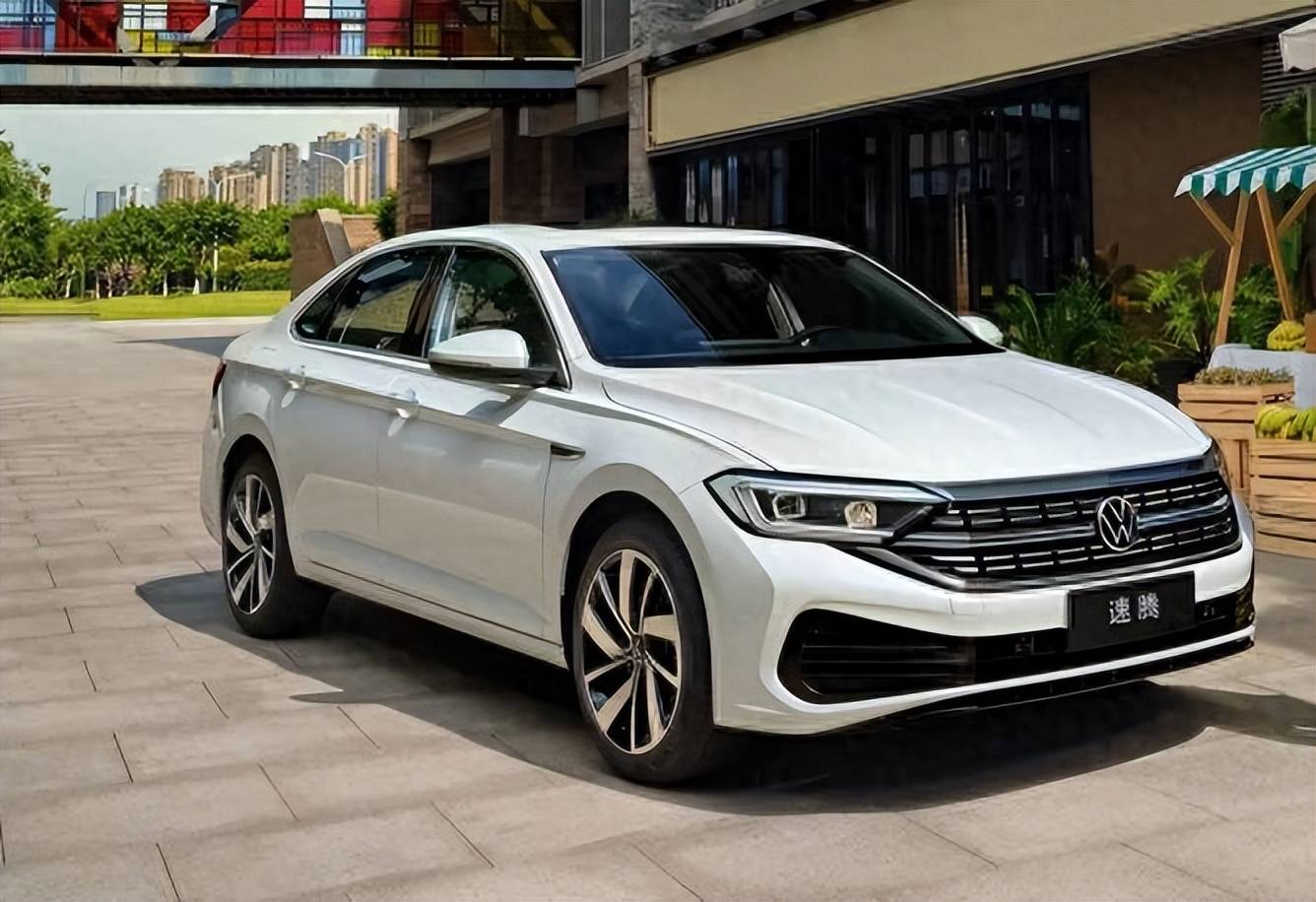 12萬預(yù)算選合資還是國產(chǎn)?大眾速騰對比吉利星瑞