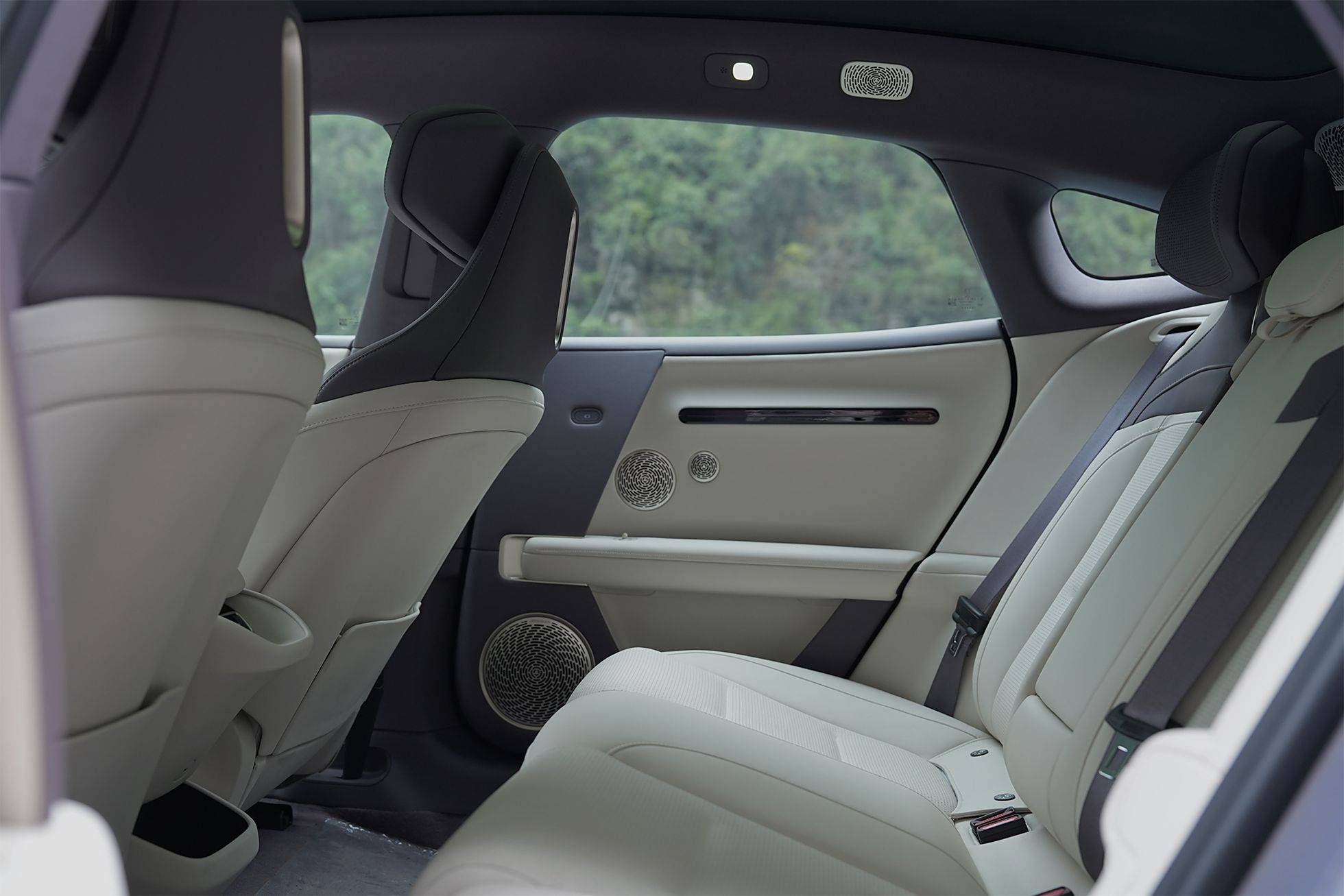 有望2季度上市/預(yù)計(jì)售價(jià)25萬元左右 阿維塔06內(nèi)飾官圖發(fā)布