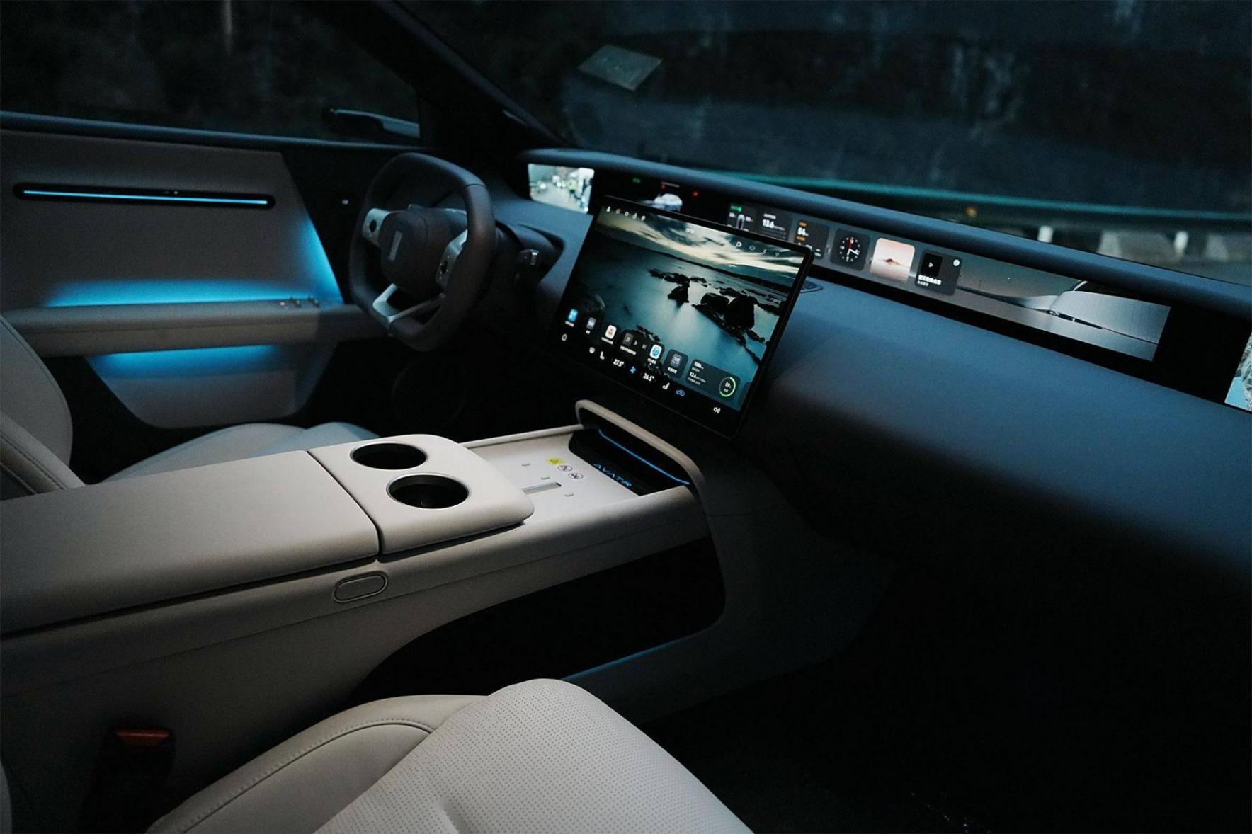 有望2季度上市/預(yù)計(jì)售價(jià)25萬元左右 阿維塔06內(nèi)飾官圖發(fā)布