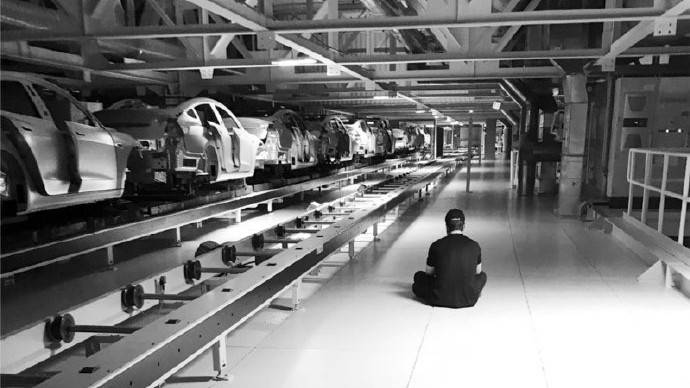 小鵬新車將延期交付,都2025年了,車企為啥還搞不定供應(yīng)鏈?