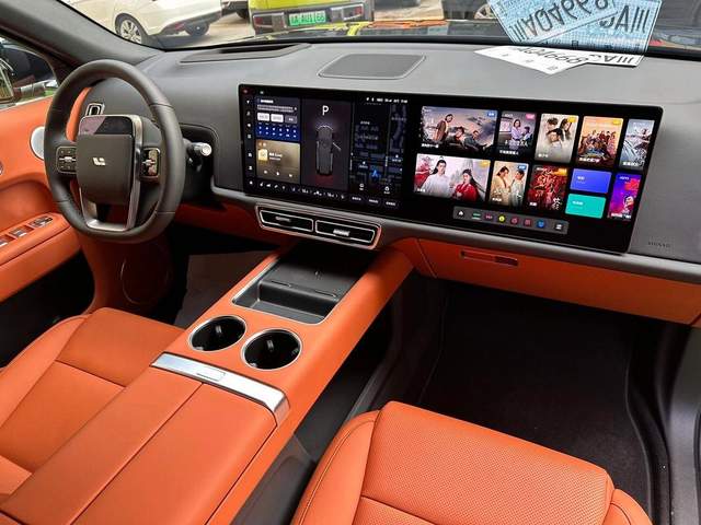 寶馬高管:屏幕變大增多并不實用,跟不上形勢?還是人間清醒?